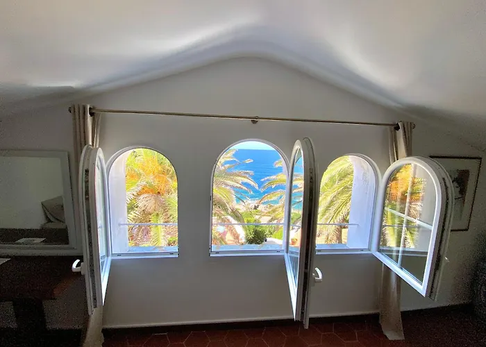 Les Palmiers Maison d'hôtes *